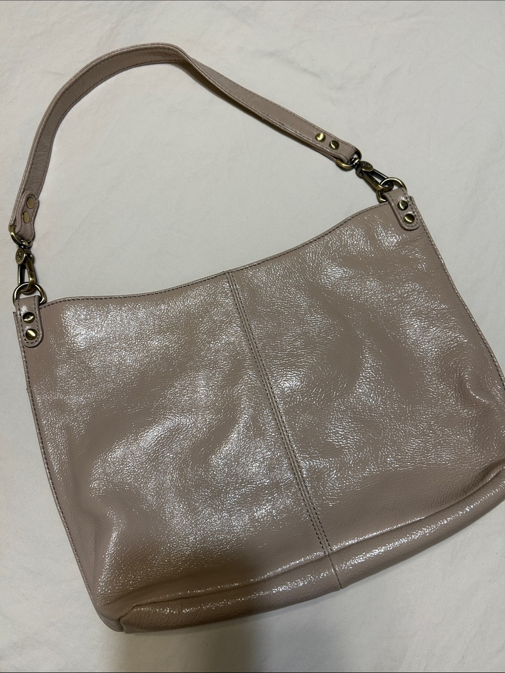 HOBO Shoulder Bag in Taupe
